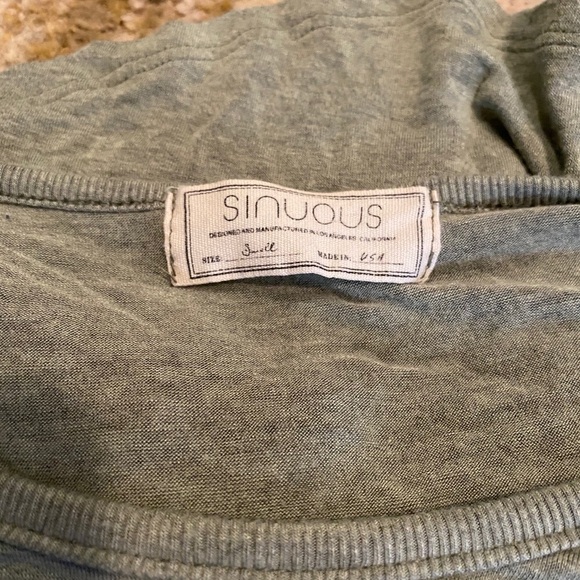 SINUOUS LIGHT GREEN BOTTOM KNOT SPRING TOP - Picture 3 of 4